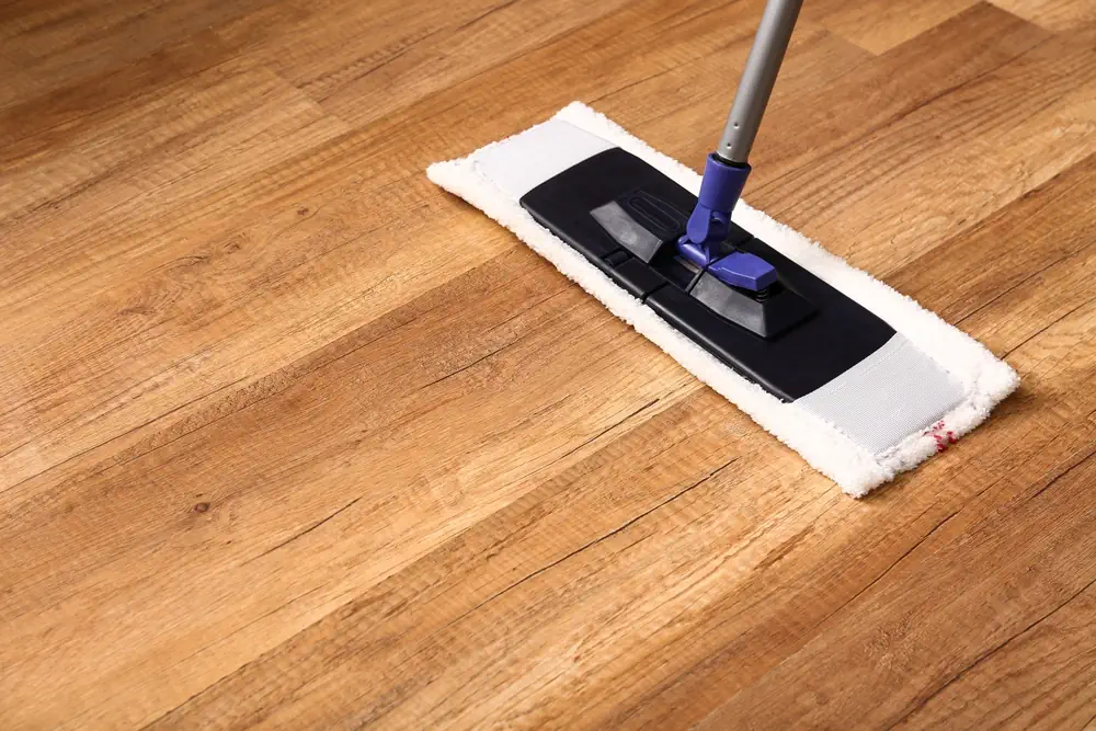 Reinigung von Holzlaminatböden mit Mopp